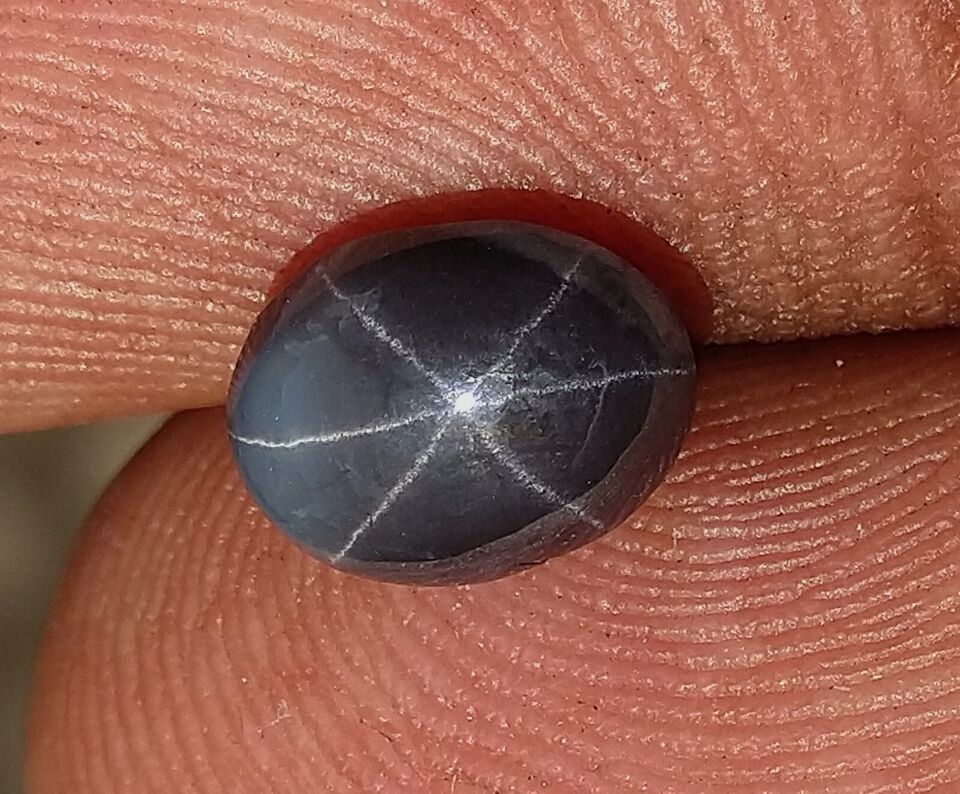 Star Spinel 2ct Natural Stone.