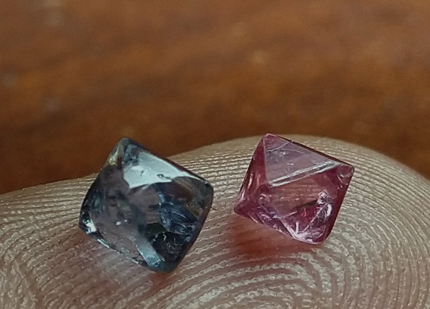 Spinel 0.95ct-2pcs Small Crystals.
