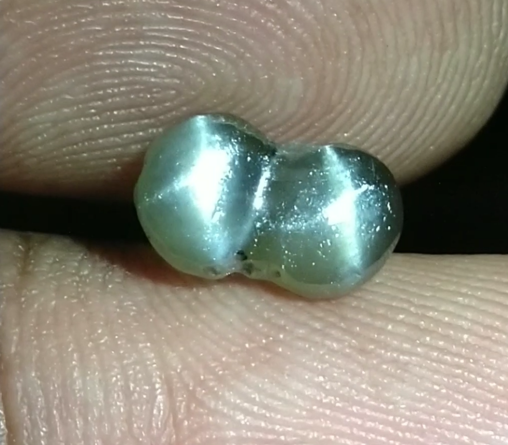 NATURAL ZIRCON TWIN STAR 2.30ct VERY RARE STONE.
