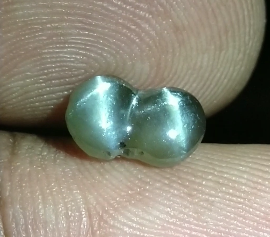 NATURAL ZIRCON TWIN STAR 2.30ct VERY RARE STONE.