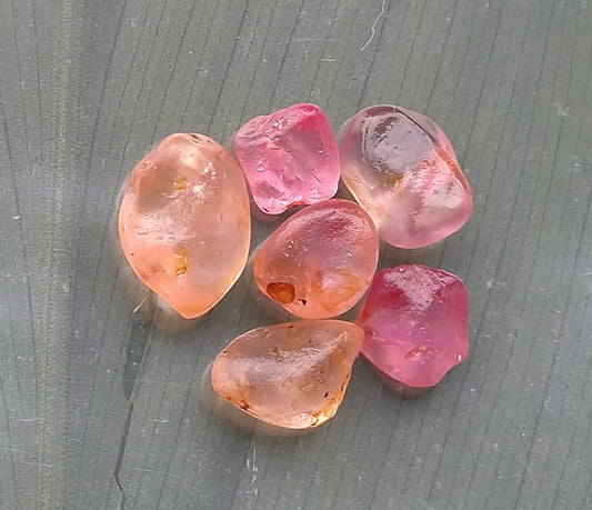 Padparadscha 8ct-06pcs Natural Small Rough Stone Lot.