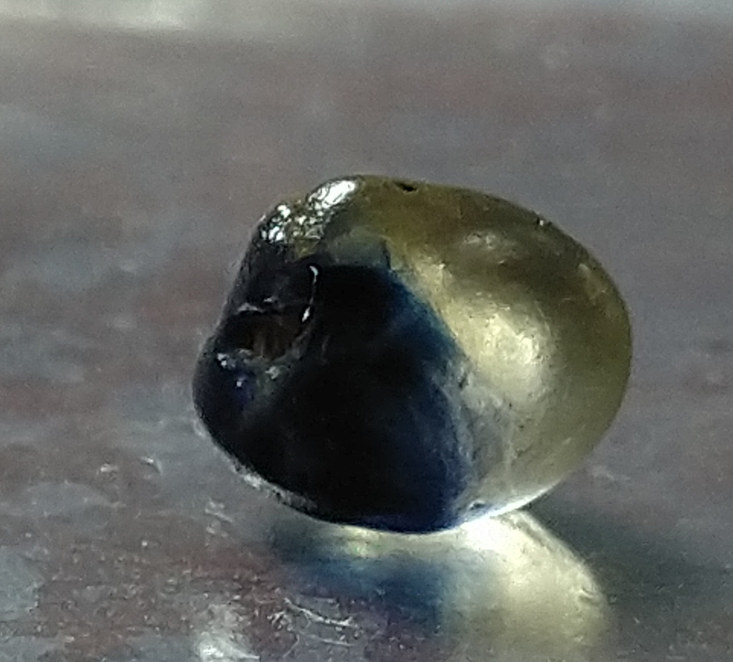 Natural Sapphire 2.55ct Bi-Color Rough Stone.