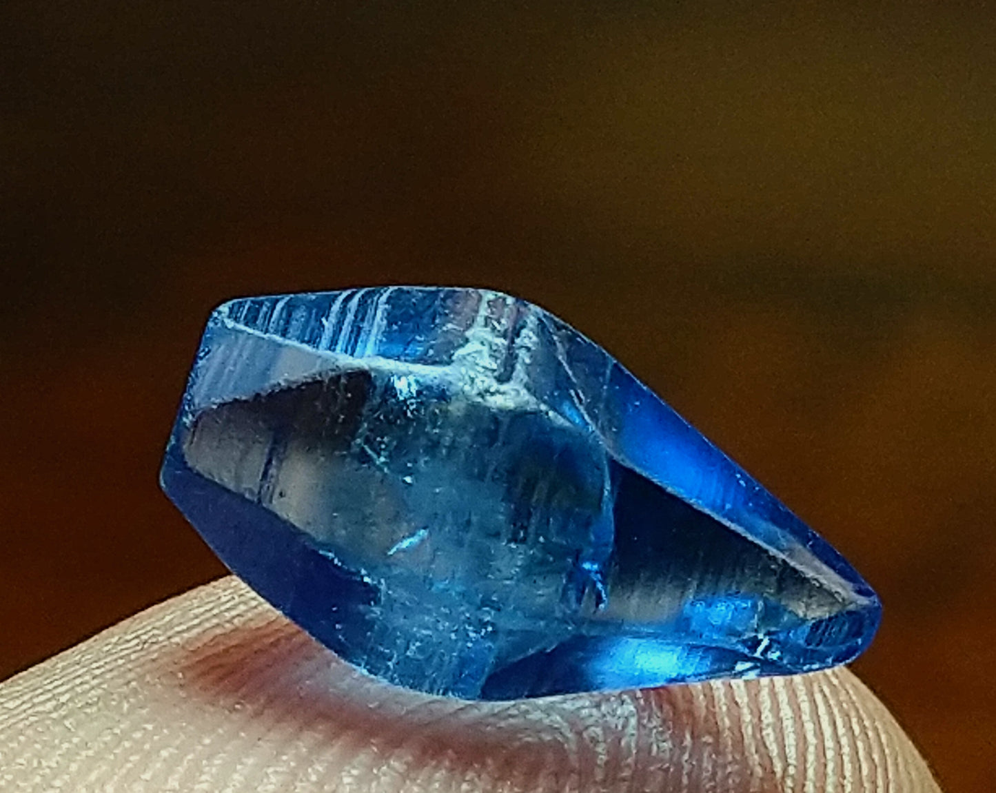 BLUE SAPPHIRE 3.85ct NATURAL CRYSTAL STONE