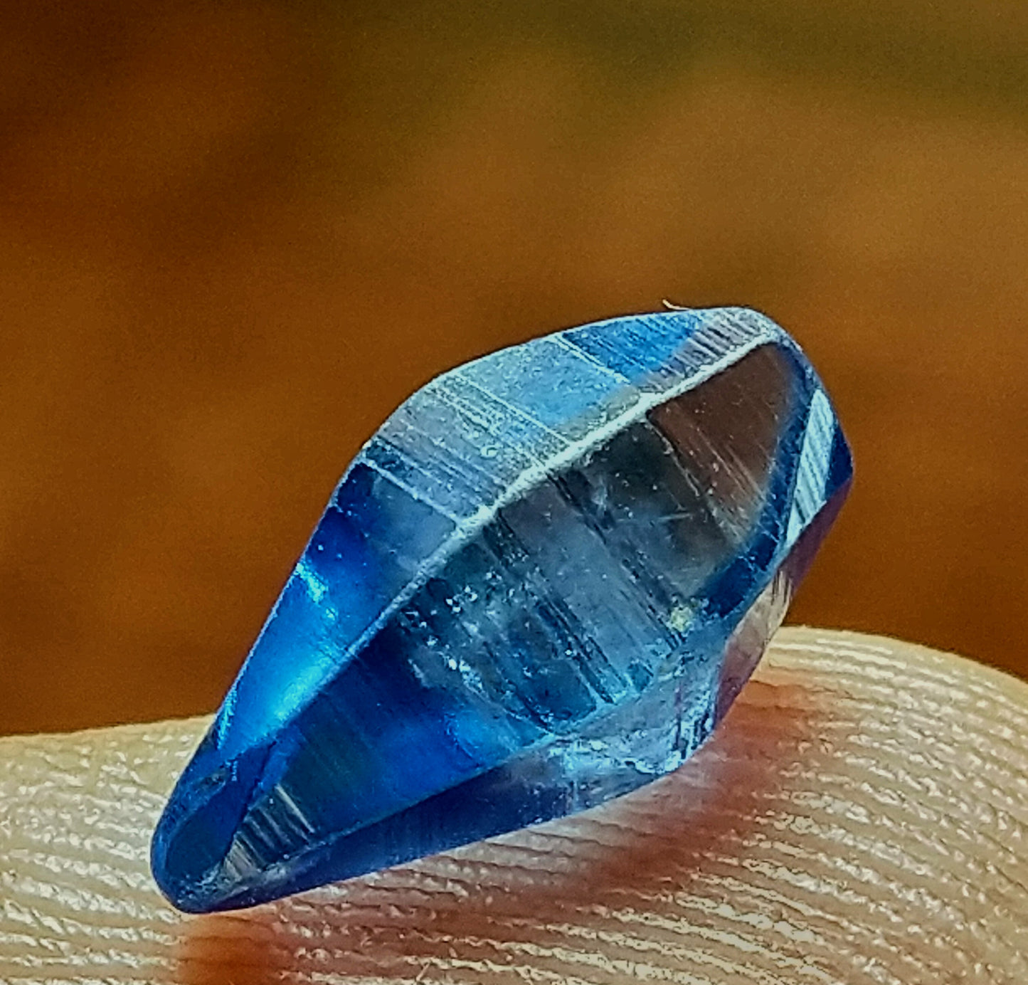 BLUE SAPPHIRE 3.85ct NATURAL CRYSTAL STONE