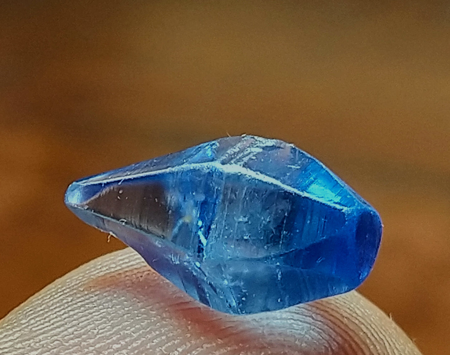 BLUE SAPPHIRE 3.85ct NATURAL CRYSTAL STONE