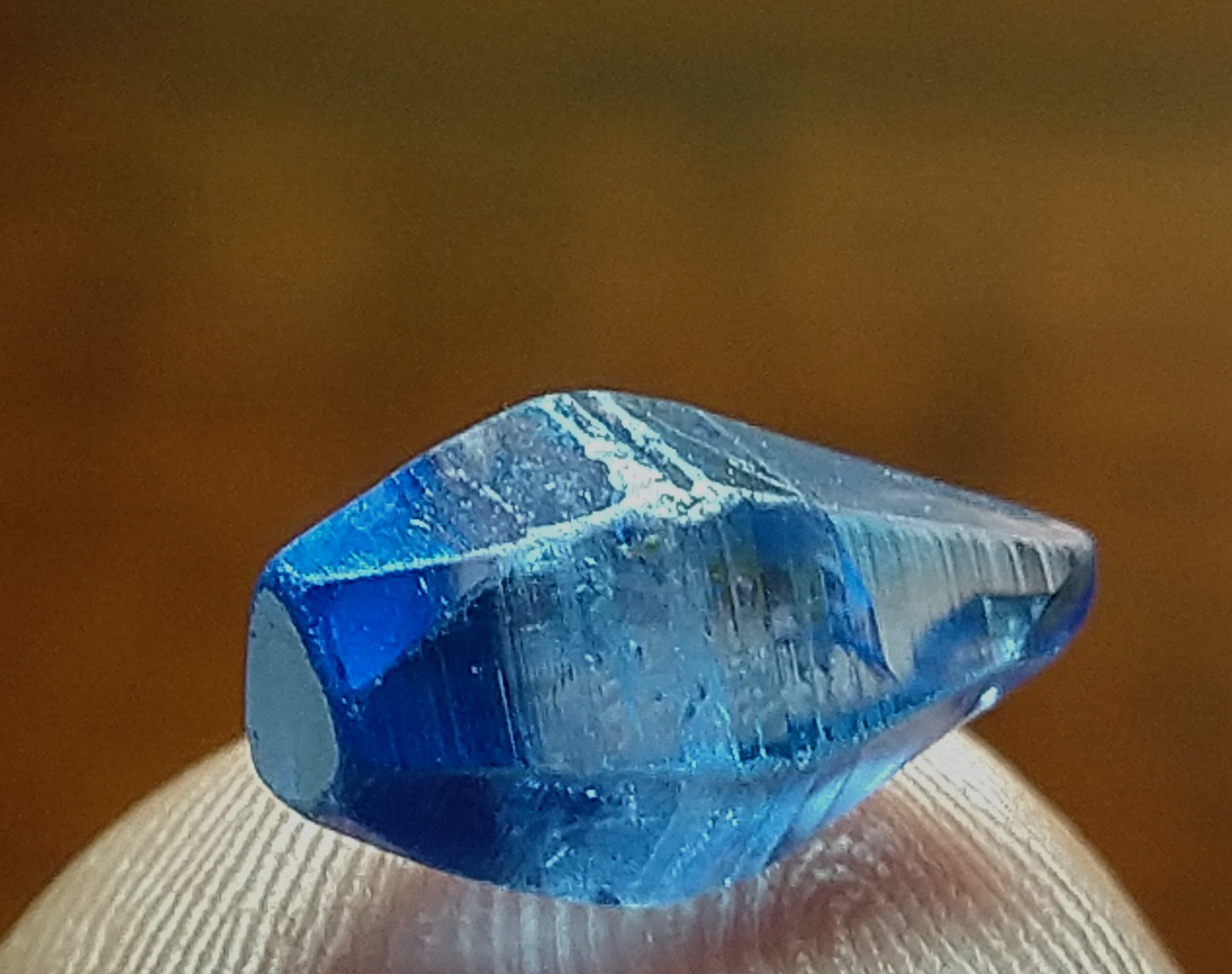 BLUE SAPPHIRE 3.85ct NATURAL CRYSTAL STONE