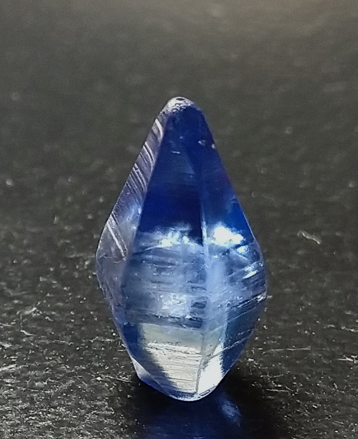 BLUE SAPPHIRE 3.85ct NATURAL CRYSTAL STONE