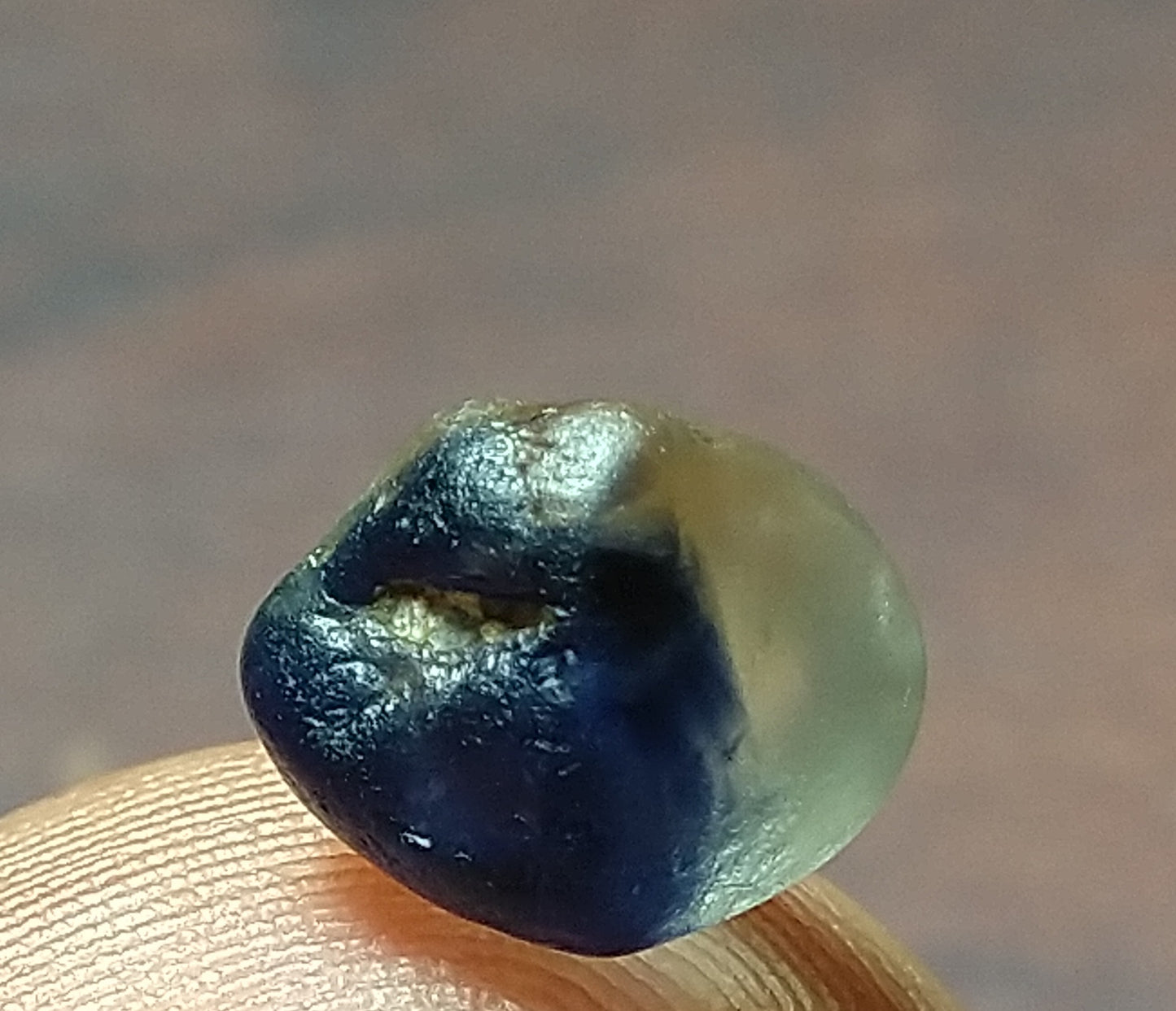 Natural Sapphire 2.55ct Bi-Color Rough Stone.