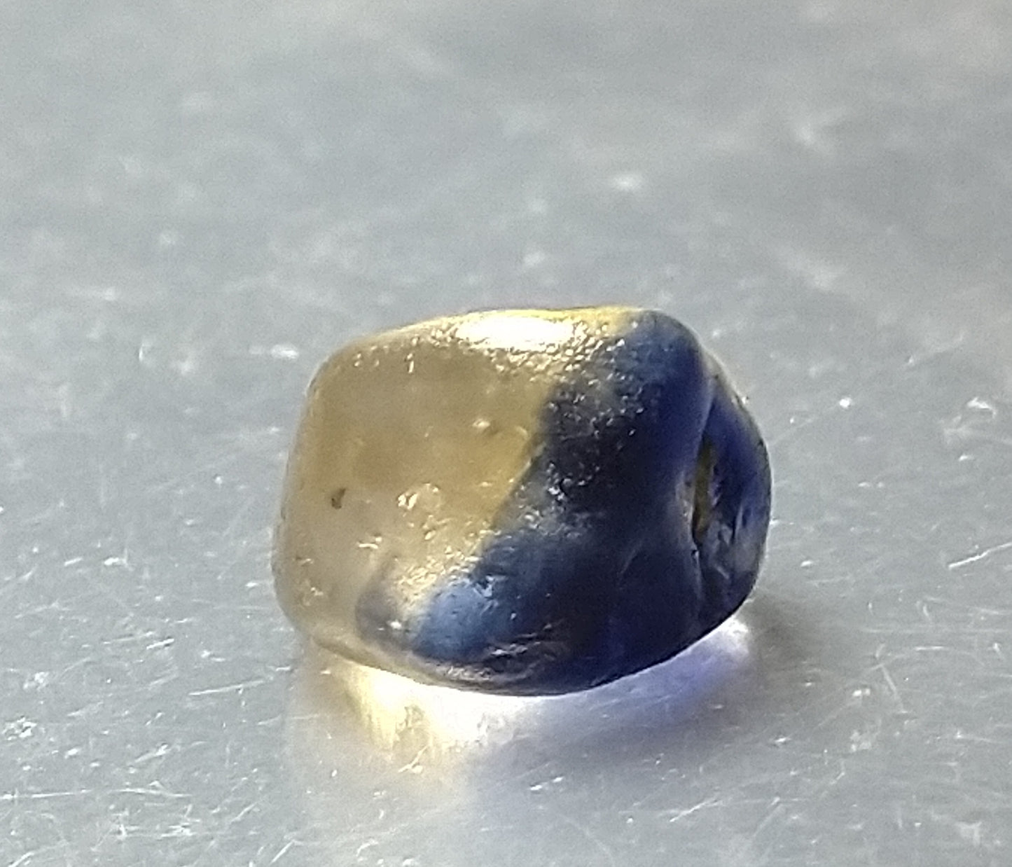 Natural Sapphire 2.55ct Bi-Color Rough Stone.