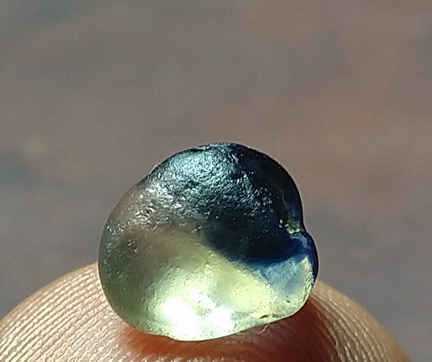 Natural Sapphire 2.55ct Bi-Color Rough Stone.