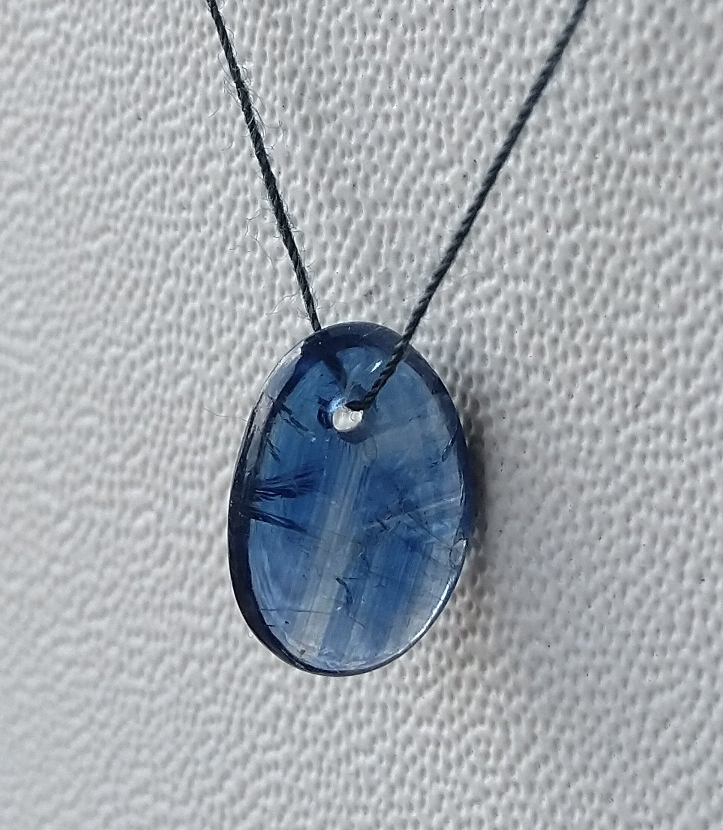 PENDANT 1.90ct BLUE SAPPHIRE.