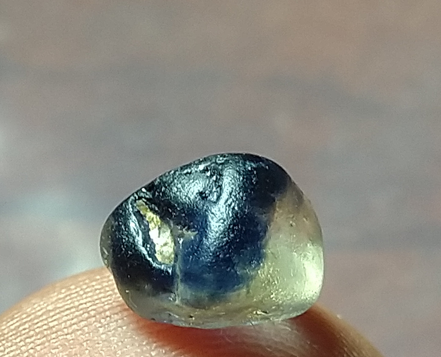 Natural Sapphire 2.55ct Bi-Color Rough Stone.