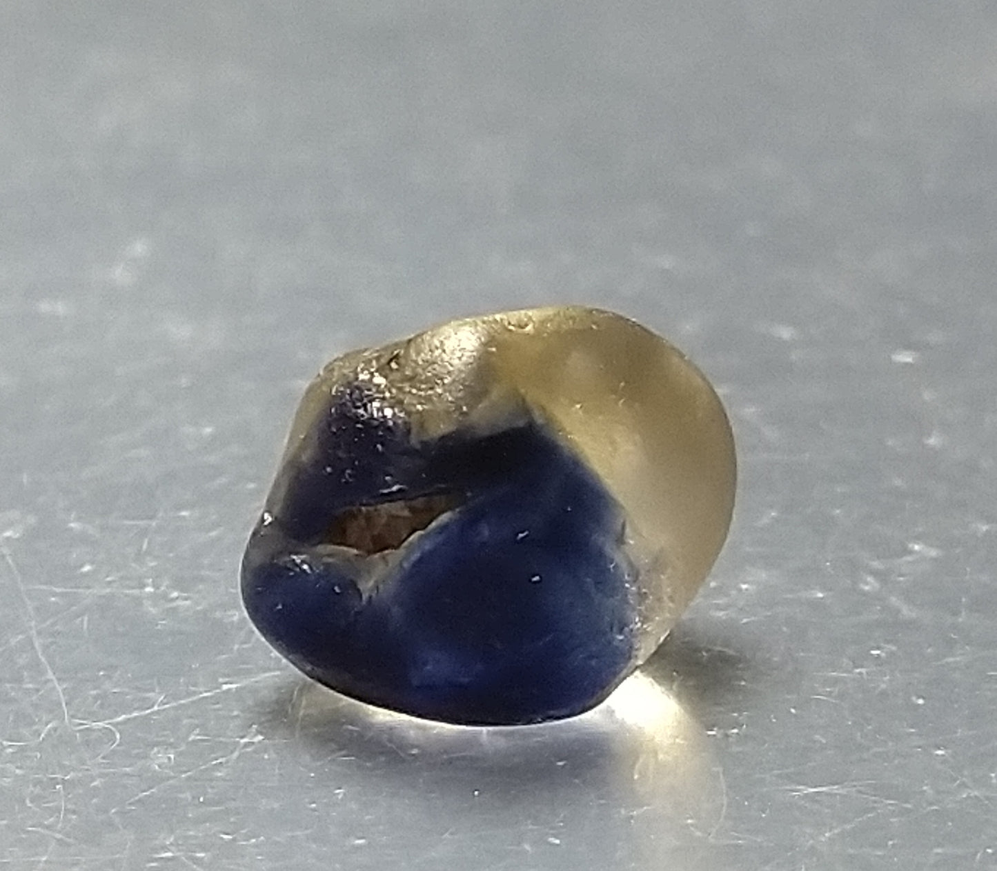 Natural Sapphire 2.55ct Bi-Color Rough Stone.