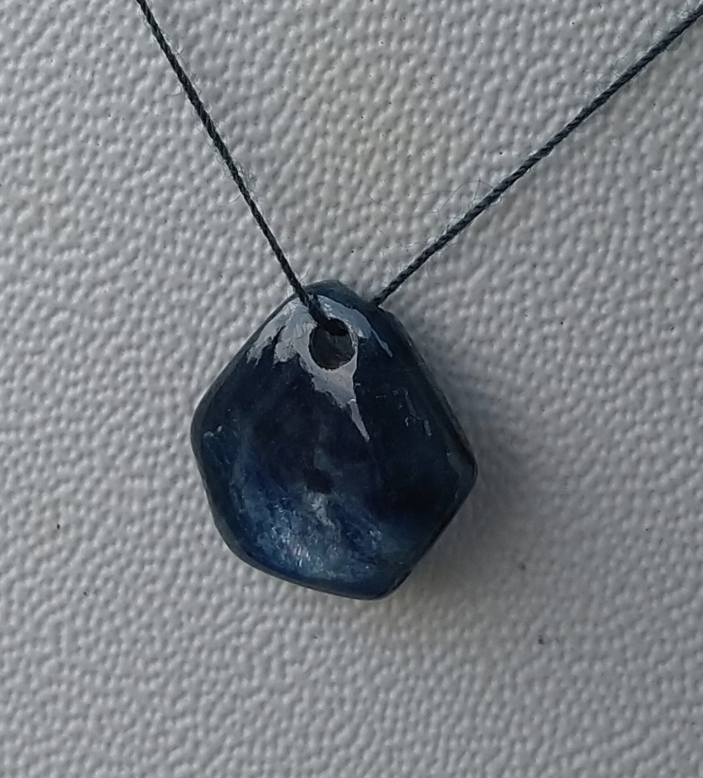 PENDANT 2.75ct BLUE SAPPHIRE.