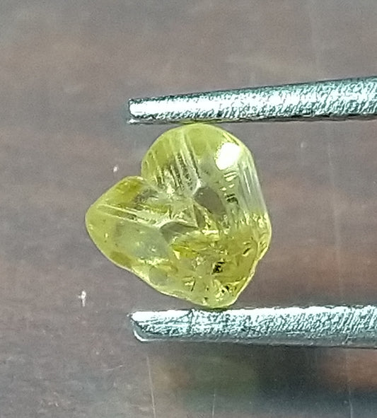 Natural Chrysoberyl Crystal 0.90ct Small Stone - Sri-Lanka.