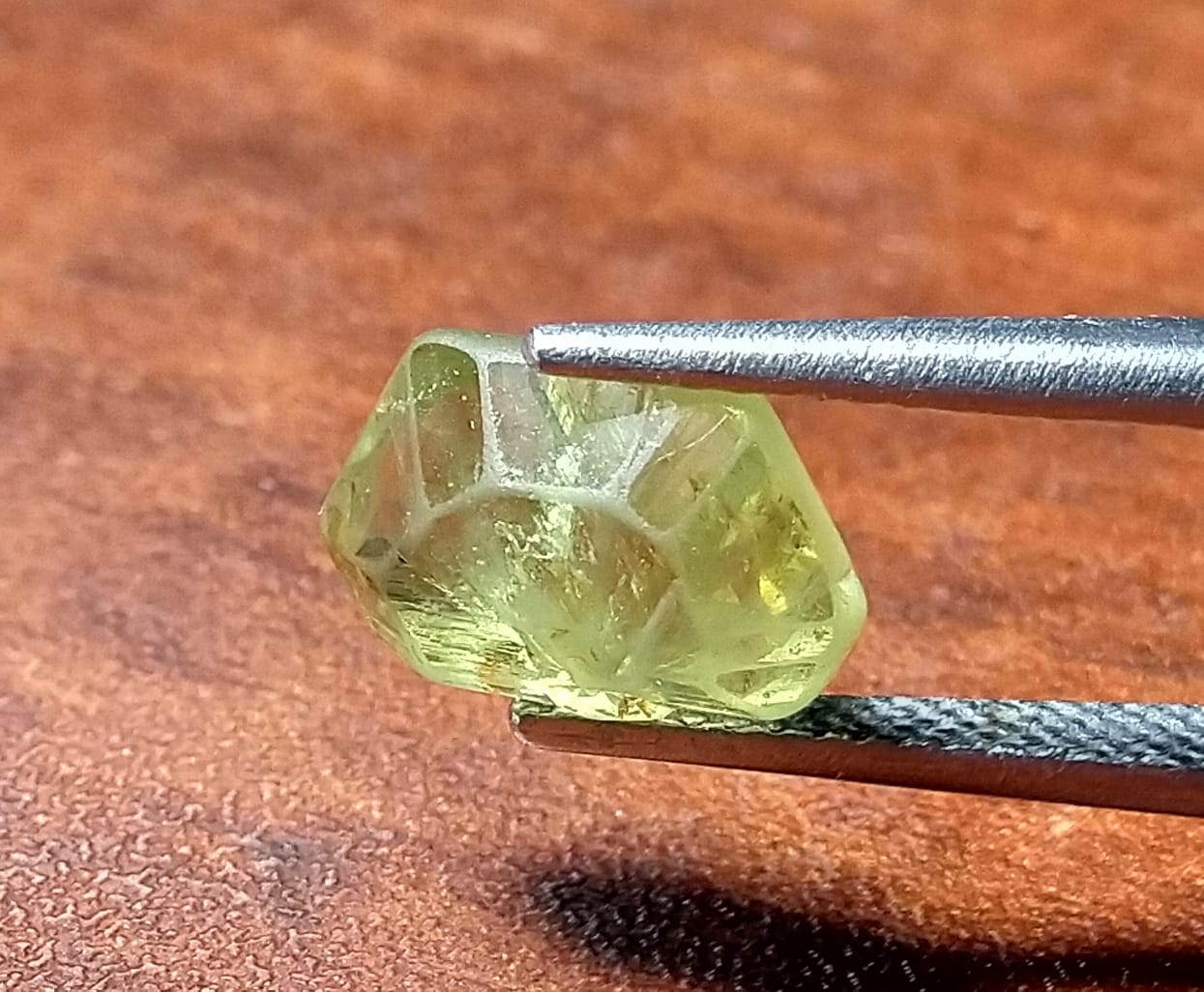 Natural Chrysoberyl Crystal 4.05ct Rare Color Complete Stone Sri-Lanka.