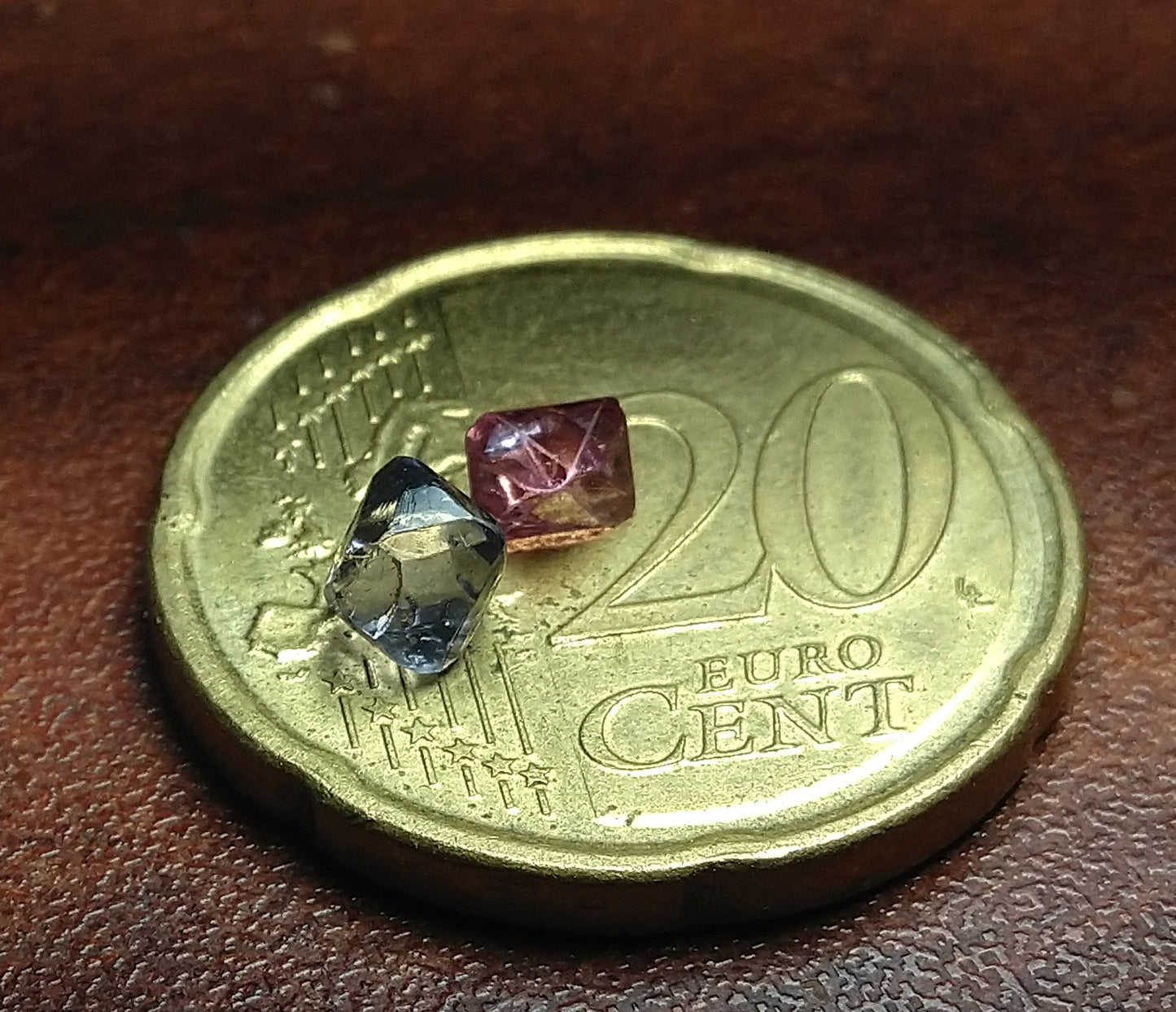 Spinel 0.95ct-2pcs Small Crystals.