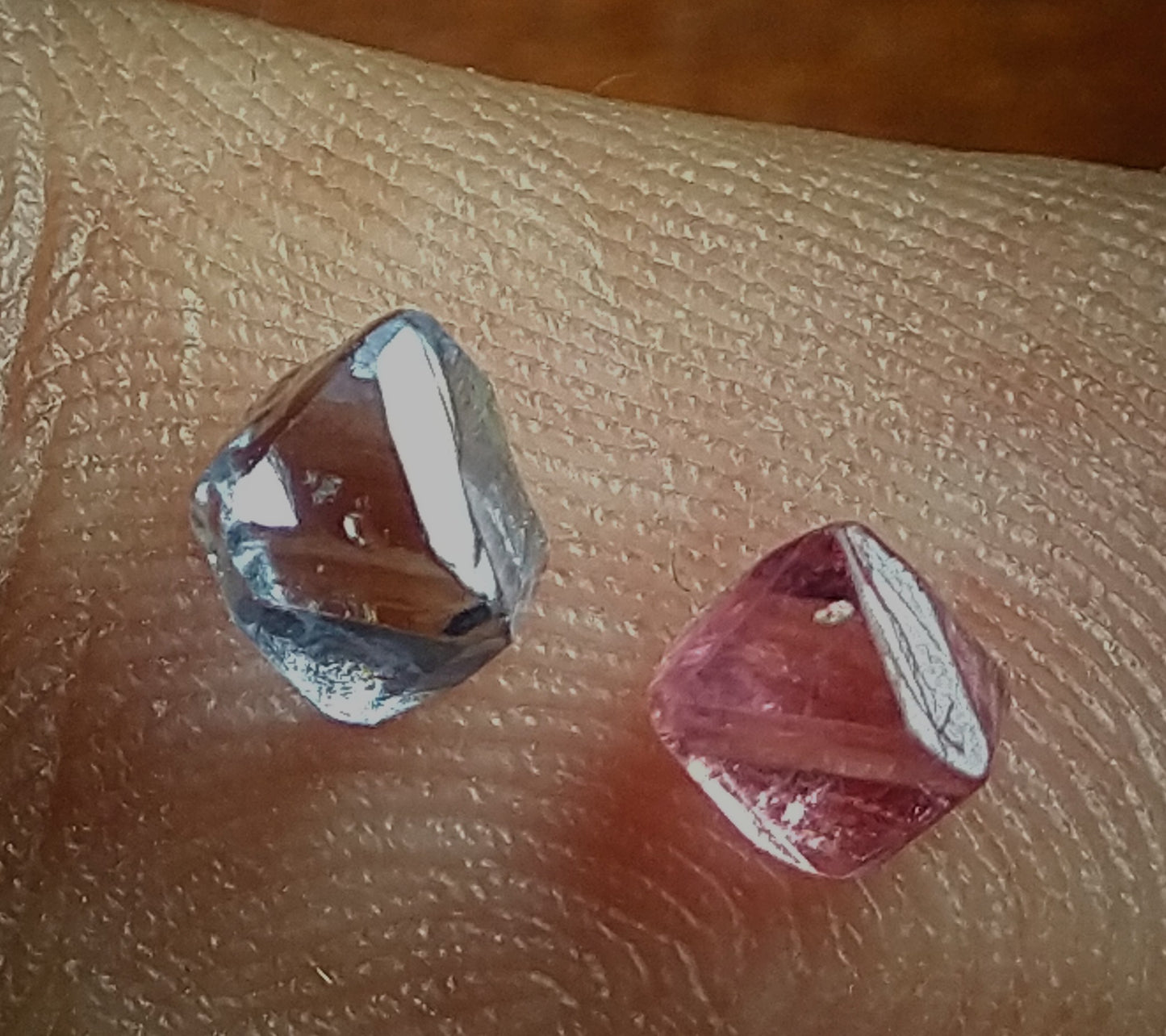 Spinel 0.95ct-2pcs Small Crystals.