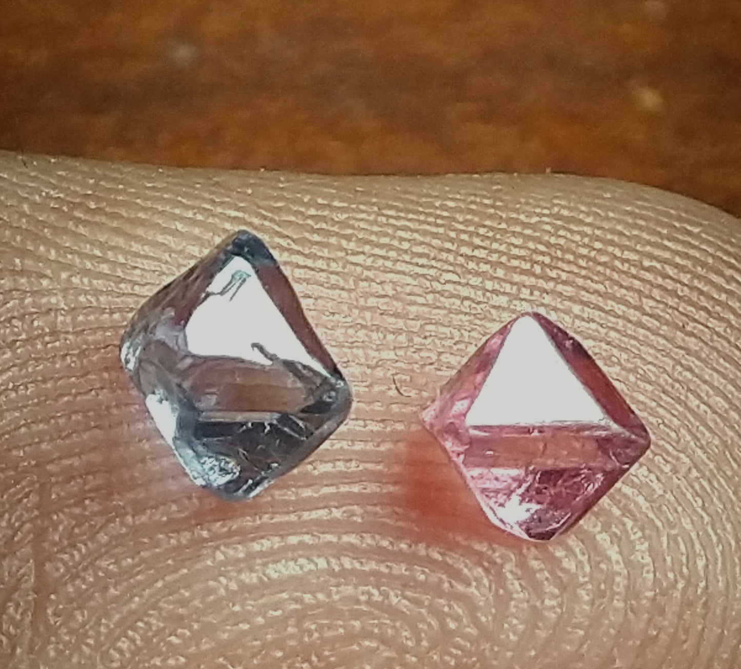 Spinel 0.95ct-2pcs Small Crystals.