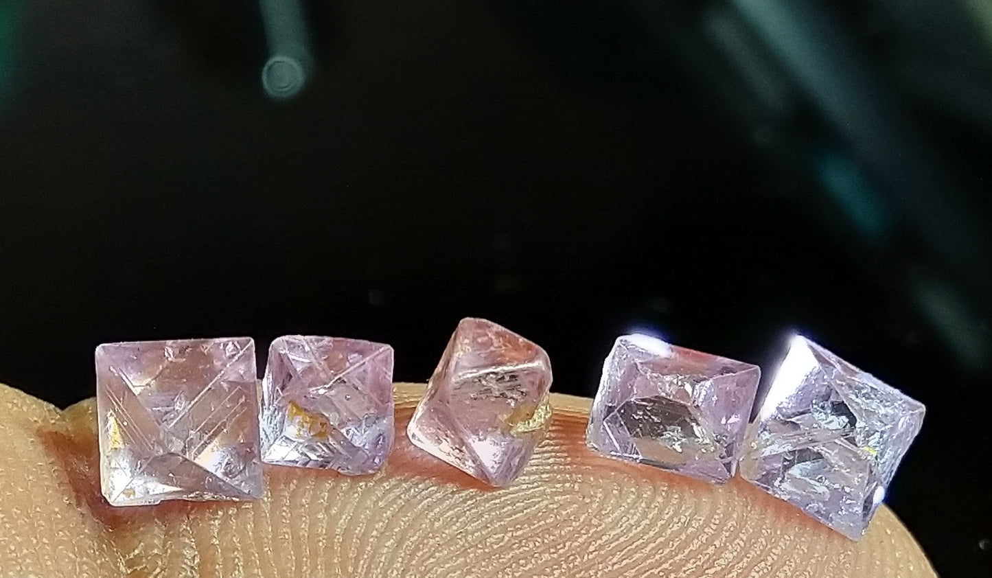 Spinel 3.60ct-5pcs Small Crystals.