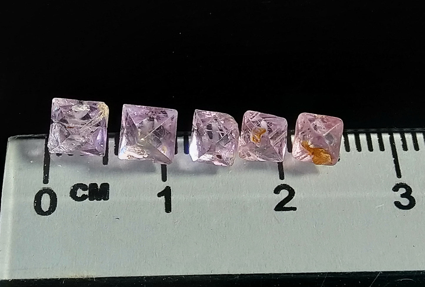 Spinel 3.60ct-5pcs Small Crystals.